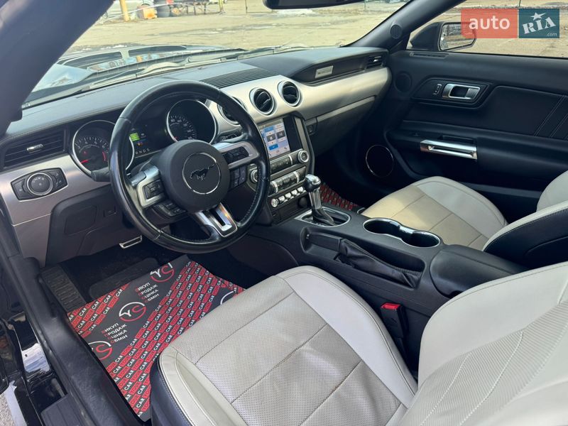 Кабриолет Ford Mustang 2019 в Киеве