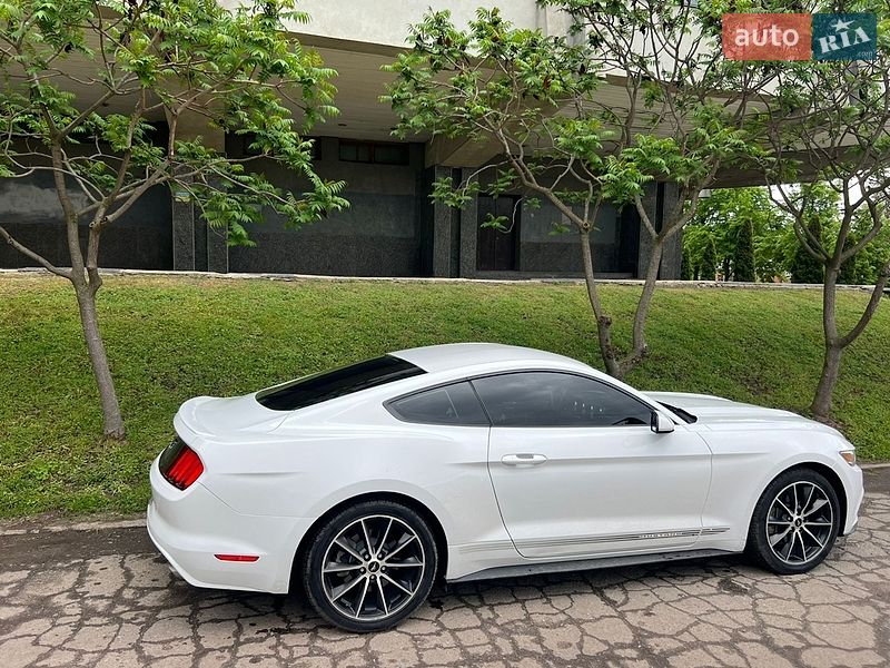 Купе Ford Mustang 2015 в Сумах