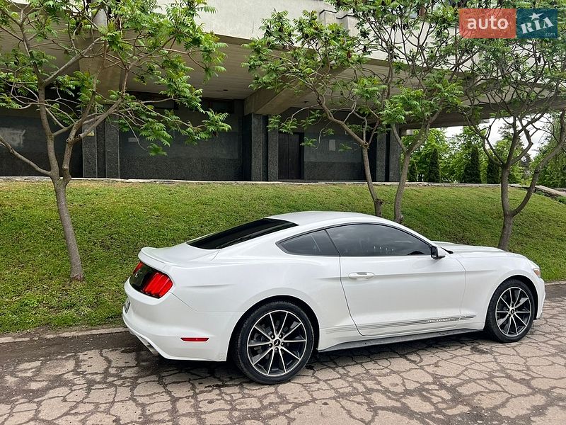 Купе Ford Mustang 2015 в Сумах