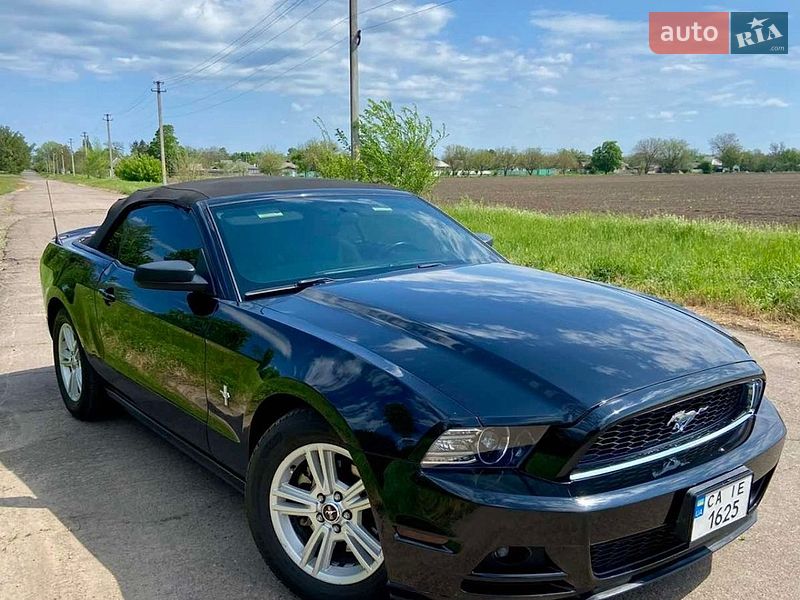 Кабріолет Ford Mustang 2012 в Смілі