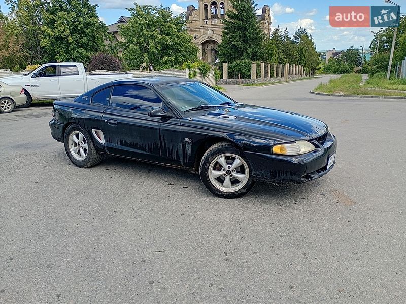 Ford Mustang, фото з оголошення