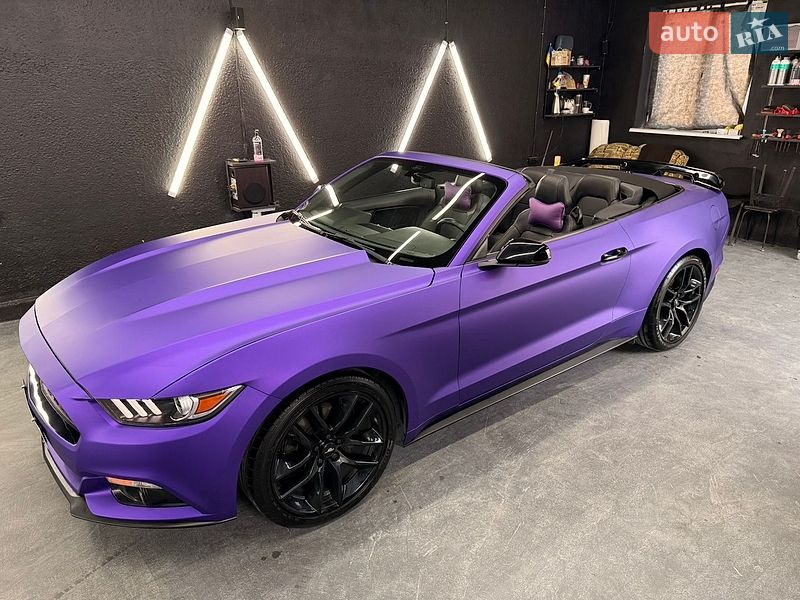 Ford Mustang, photos from the listing