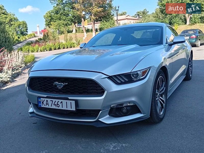 Ford Mustang, photos from the listing