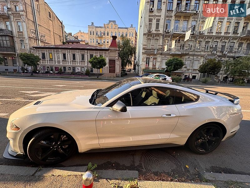 Купе Ford Mustang 2022 в Киеве