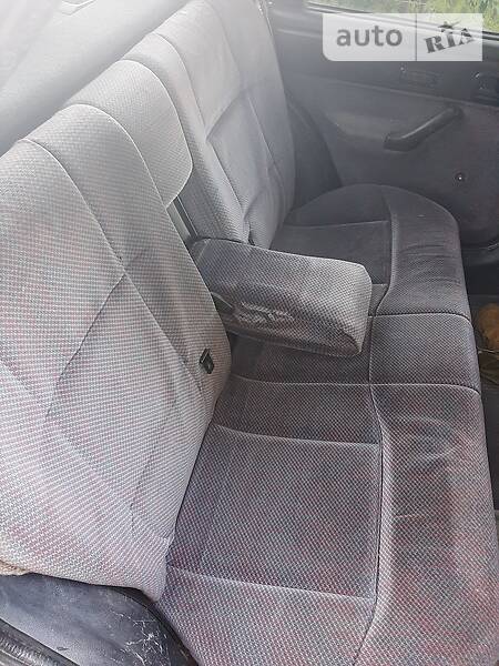 Седан Ford Orion 1992 в Сватово