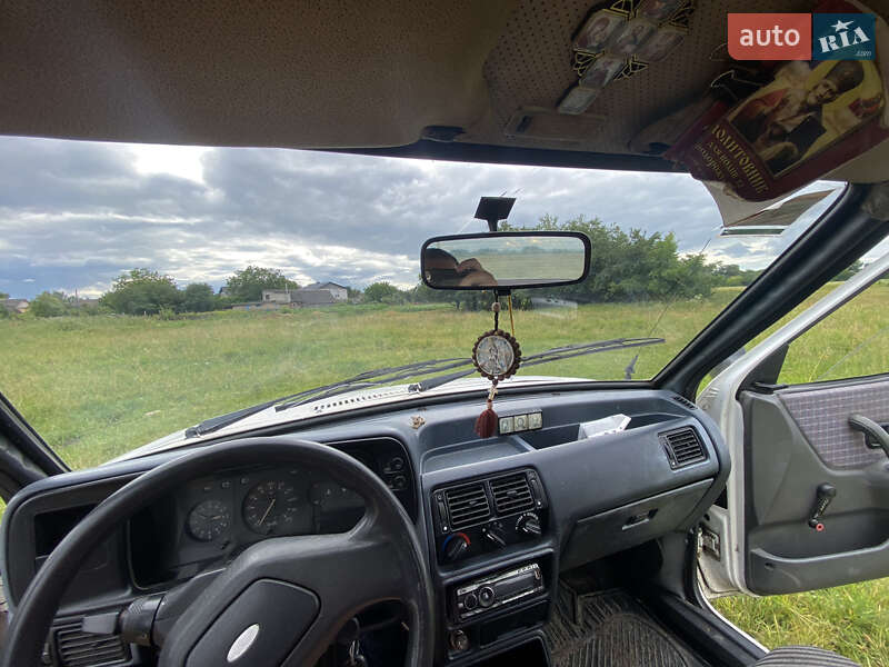 Седан Ford Orion 1987 в Остроге