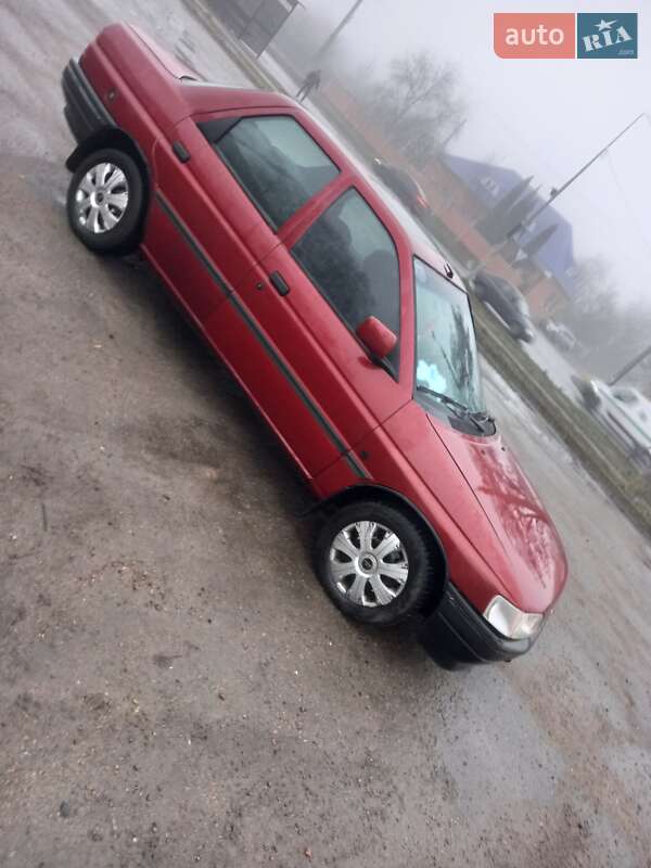 Седан Ford Orion 1992 в Полтаве