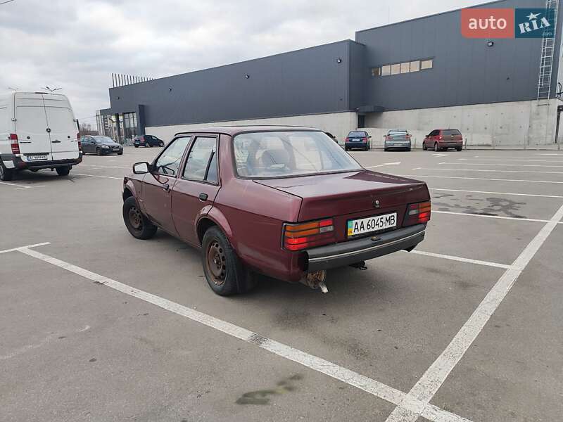 Седан Ford Orion 1989 в Киеве
