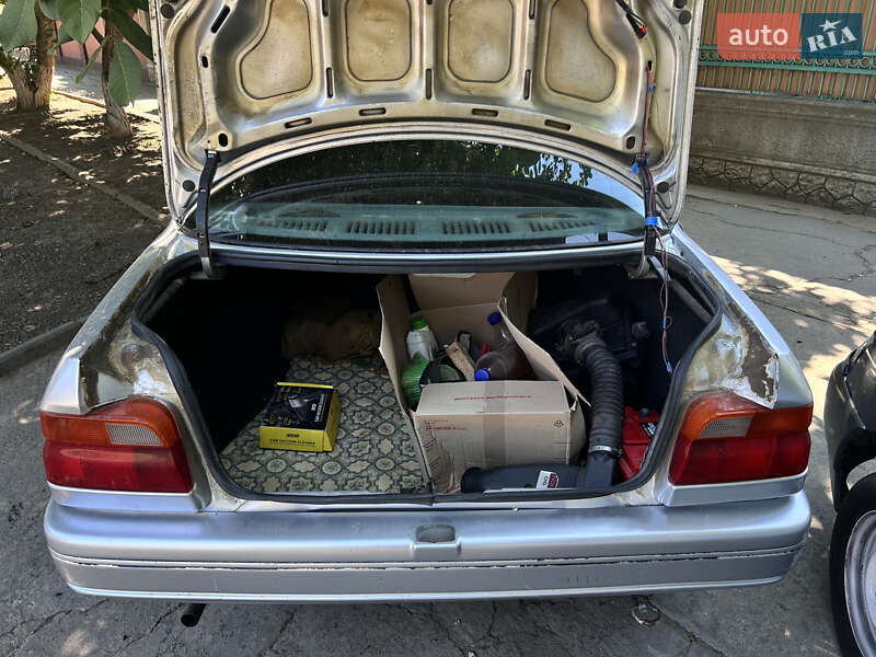 Седан Ford Orion 1990 в Одессе