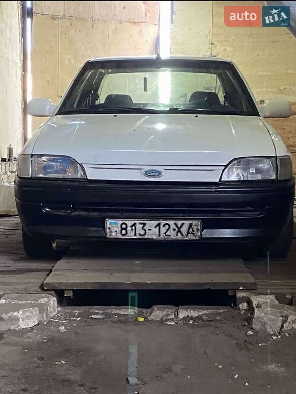 Седан Ford Orion 1989 в Золочеве