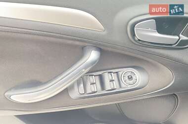 Минивэн Ford S-Max 2013 в 