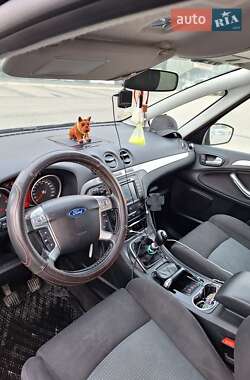 Минивэн Ford S-Max 2013 в 