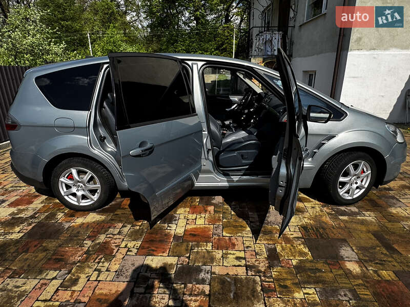 Минивэн Ford S-Max 2009 в Долине