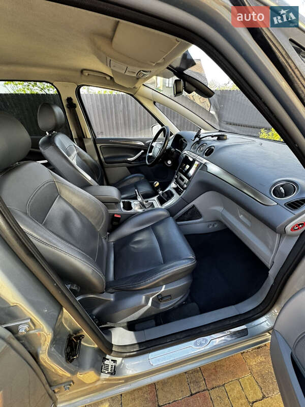 Минивэн Ford S-Max 2009 в Долине