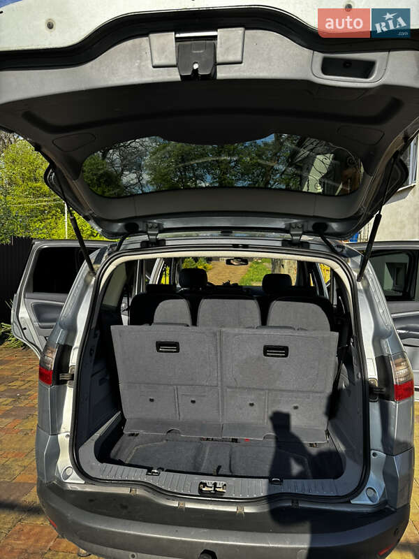 Минивэн Ford S-Max 2009 в Долине