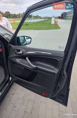 Минивэн Ford S-Max 2010 в 