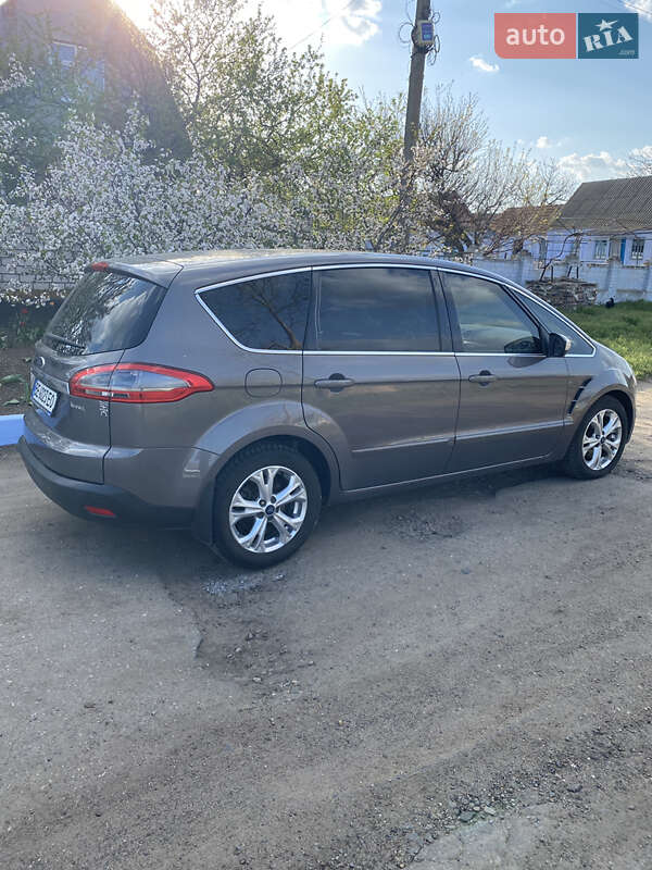 Минивэн Ford S-Max 2013 в 