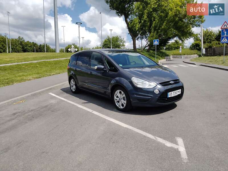 Минивэн Ford S-Max 2013 в 