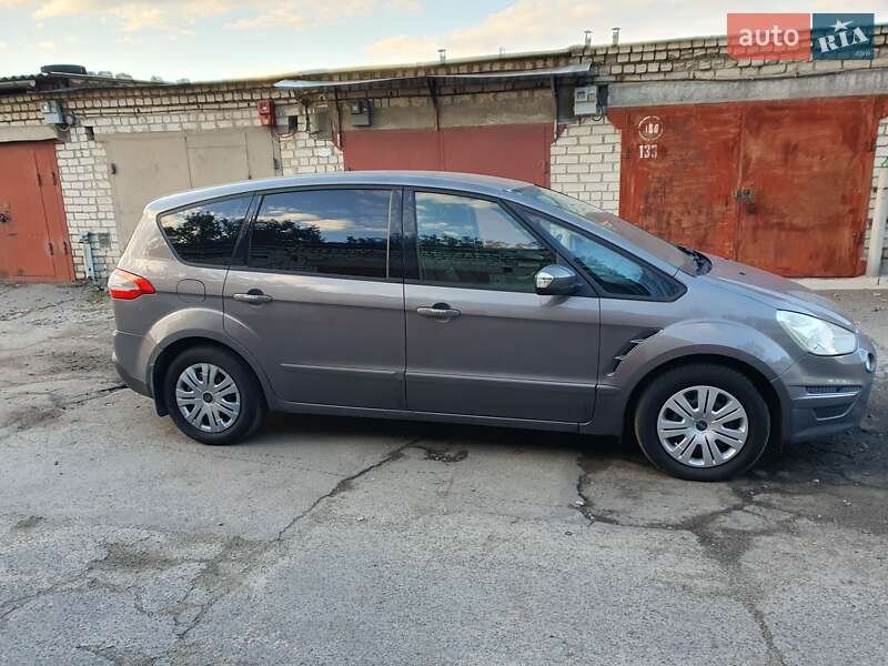 Минивэн Ford S-Max 2013 в Черноморске