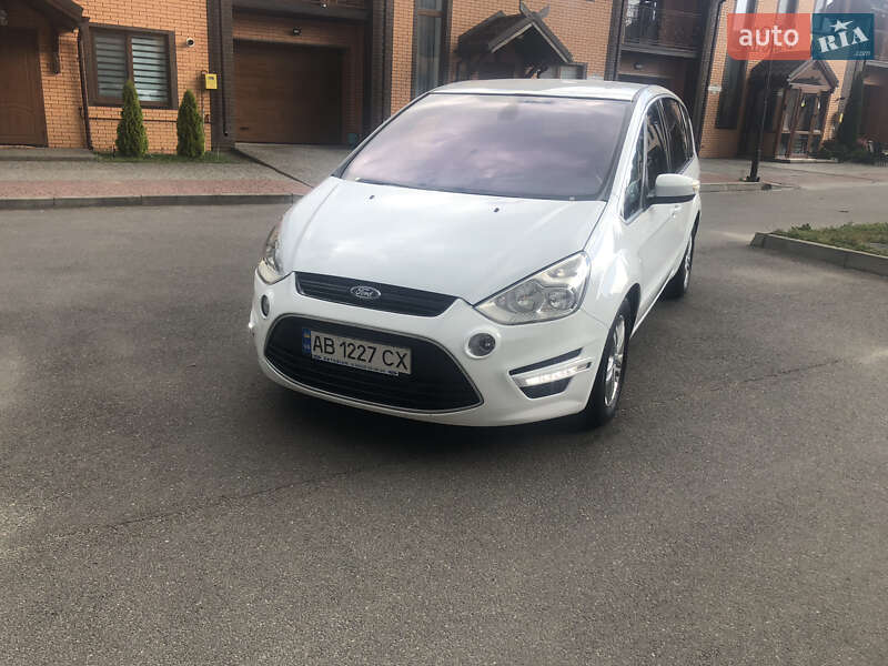 Минивэн Ford S-Max 2013 в 