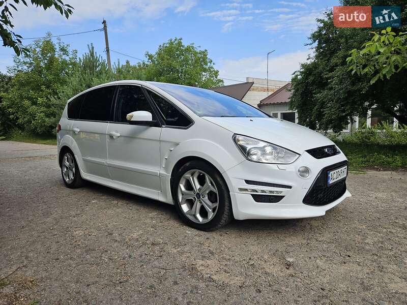Минивэн Ford S-Max 2013 в 