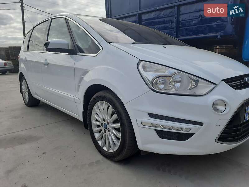 Минивэн Ford S-Max 2011 в 