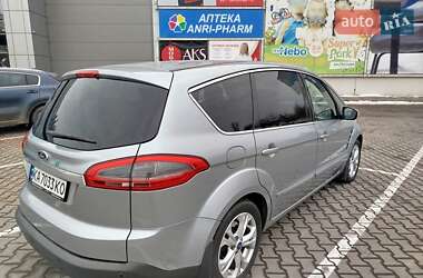 Минивэн Ford S-Max 2013 в Вишневом