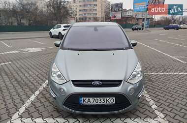 Минивэн Ford S-Max 2013 в Вишневом