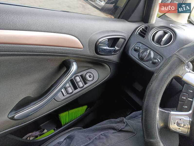 Минивэн Ford S-Max 2006 в Владимире