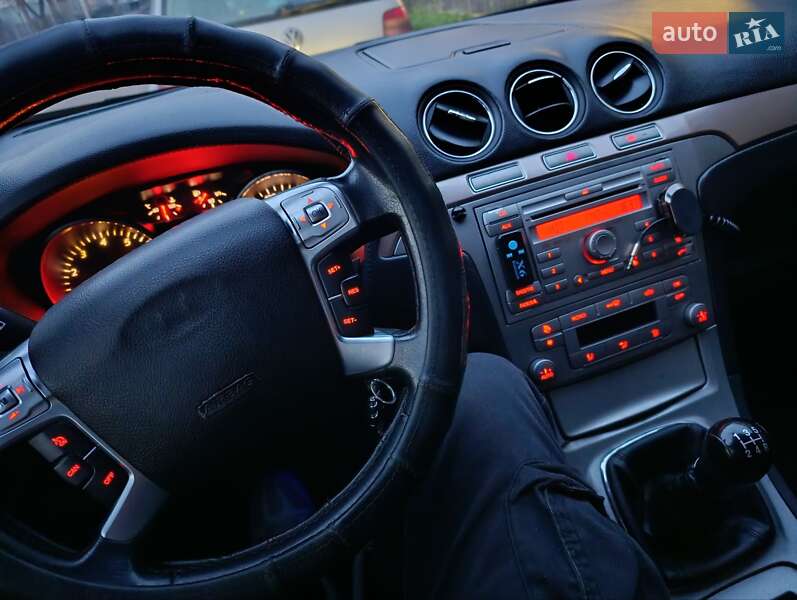 Минивэн Ford S-Max 2006 в Владимире