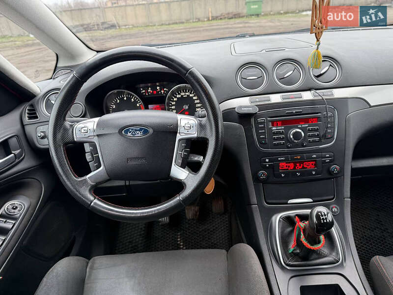 Минивэн Ford S-Max 2012 в Запорожье