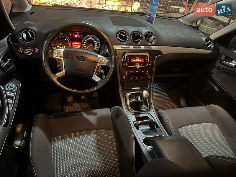 Минивэн Ford S-Max 2012 в Снятине