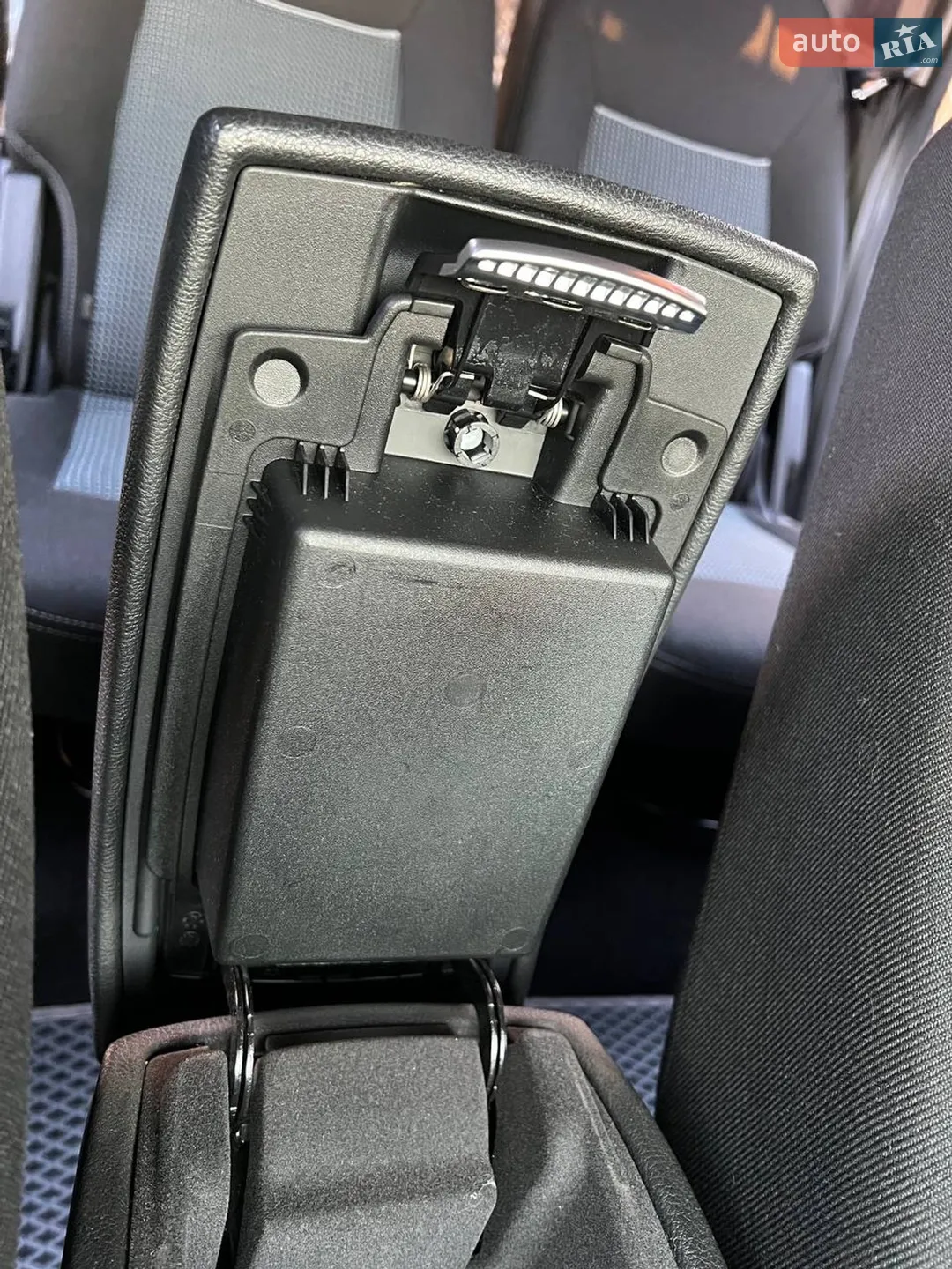2011 Ford S-MAX - мініатюра 133