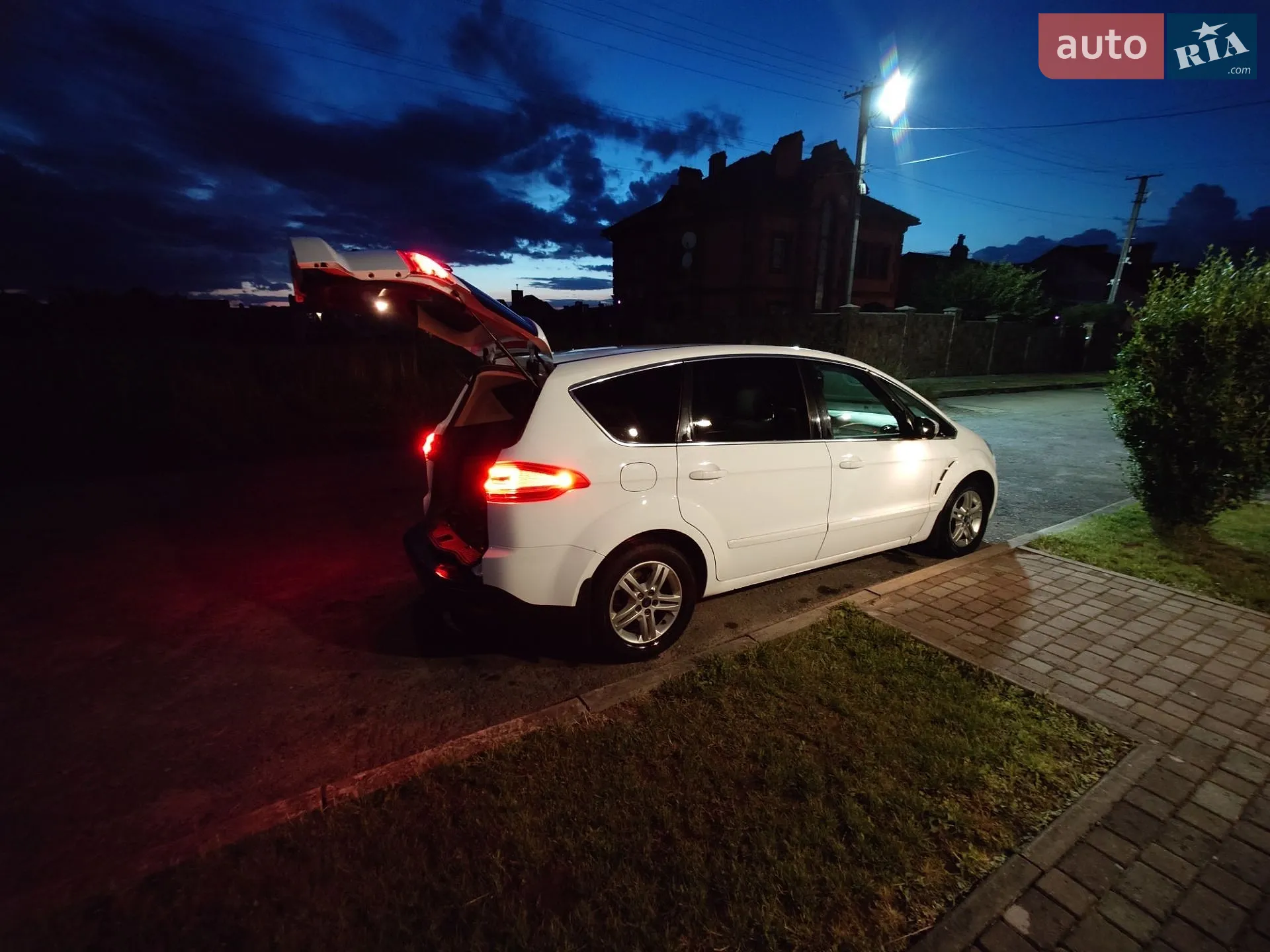 2013 Ford S-MAX - мініатюра 25