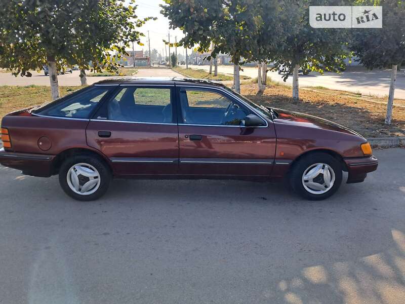 Седан Ford Scorpio 1990 в Бучі
