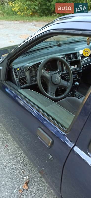 Седан Ford Sierra 1992 в Иванкове