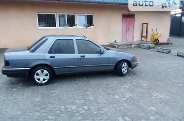 Седан Ford Sierra 1990 в Стрые