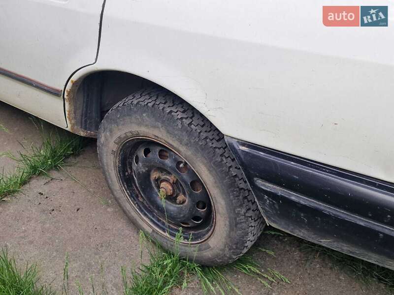 Седан Ford Sierra 1988 в Кицмани фото 4 Седан Ford Sierra 1988 в Кицмани