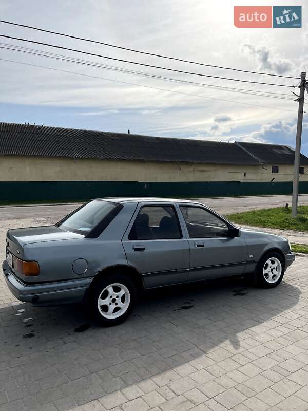 Седан Ford Sierra 1989 в Бродах