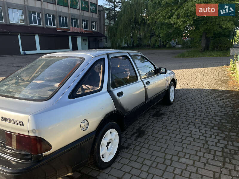 Ліфтбек Ford Sierra 1986 в Долині