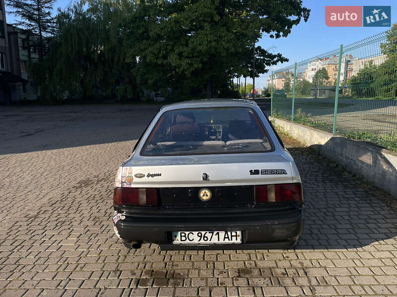 Ліфтбек Ford Sierra 1986 в Долині