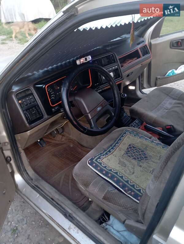 Лифтбек Ford Sierra 1983 в Черновцах