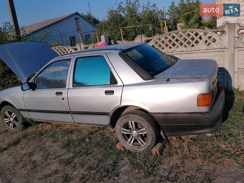 Седан Ford Sierra 1988 в Кременчуці