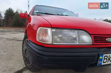 Седан Ford Sierra 1991 в Вараше