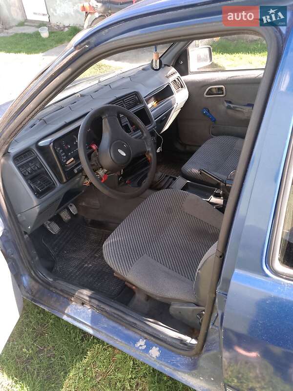 Седан Ford Sierra 1988 в Рудки