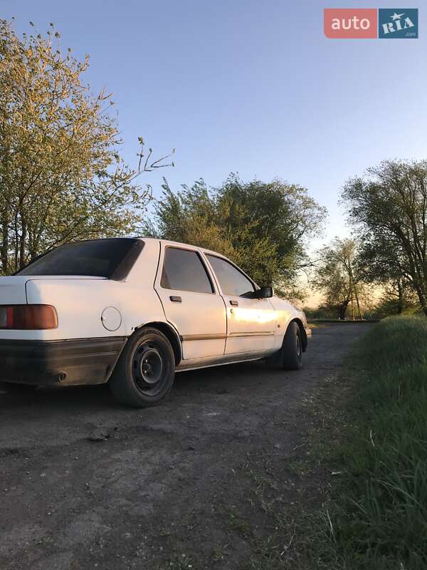 Седан Ford Sierra 1987 в Магдалиновке