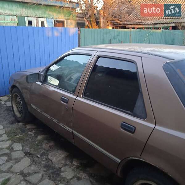 Седан Ford Sierra 1988 в Путивле