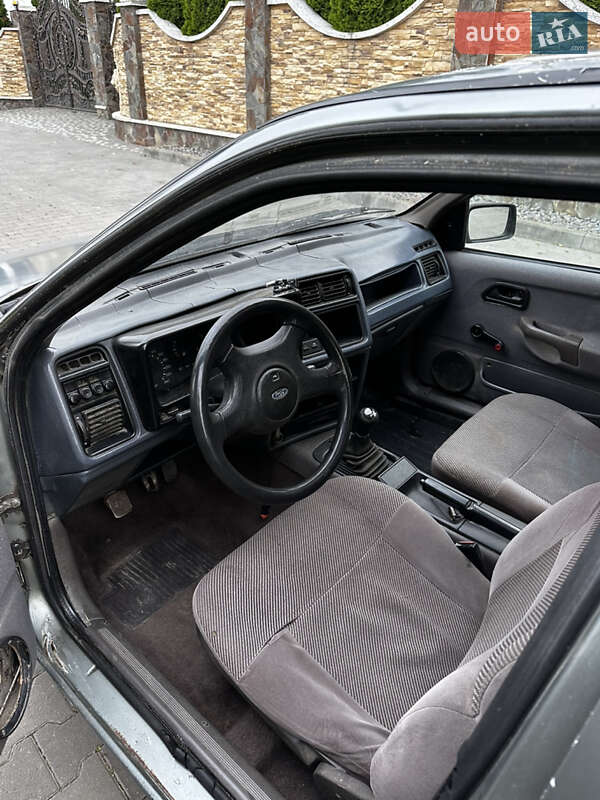 Седан Ford Sierra 1987 в Черновцах
