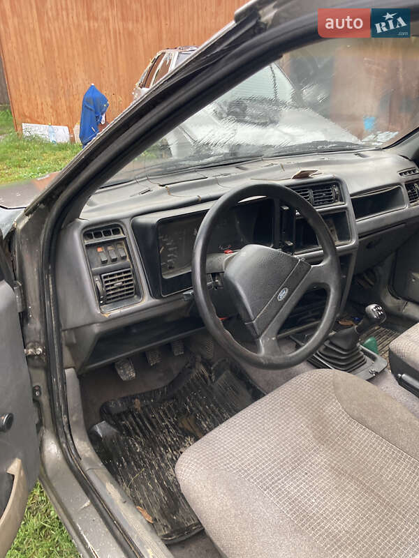Лифтбек Ford Sierra 1986 в Черновцах