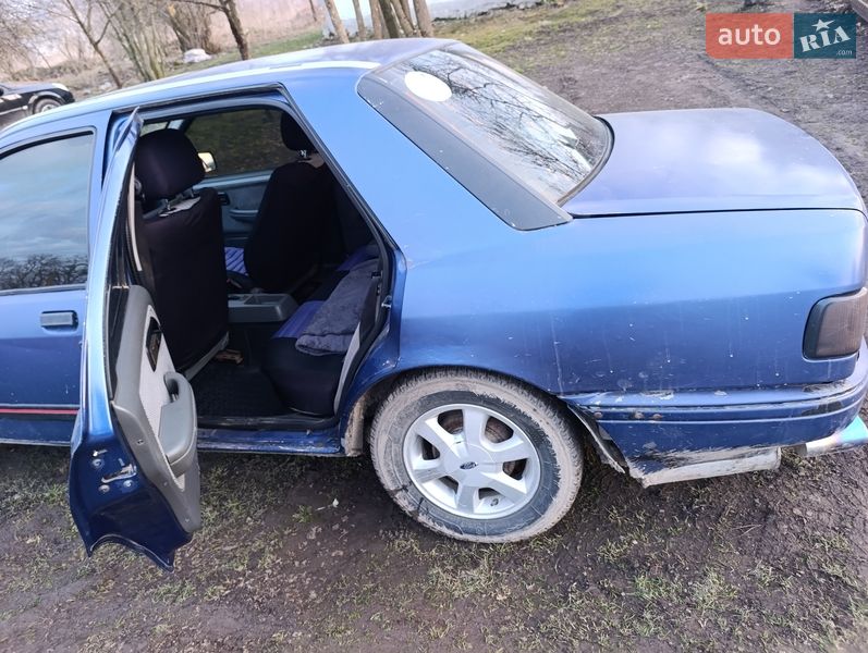 Седан Ford Sierra 1992 в Зборове
